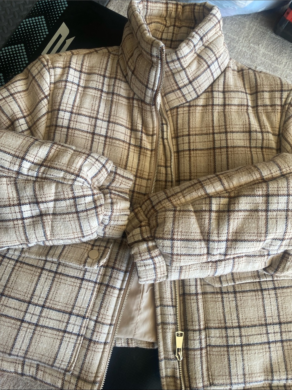 Elodie Womens Cropped Plaid Beige & Brown Puffer Jacket - Picture 4 of 5